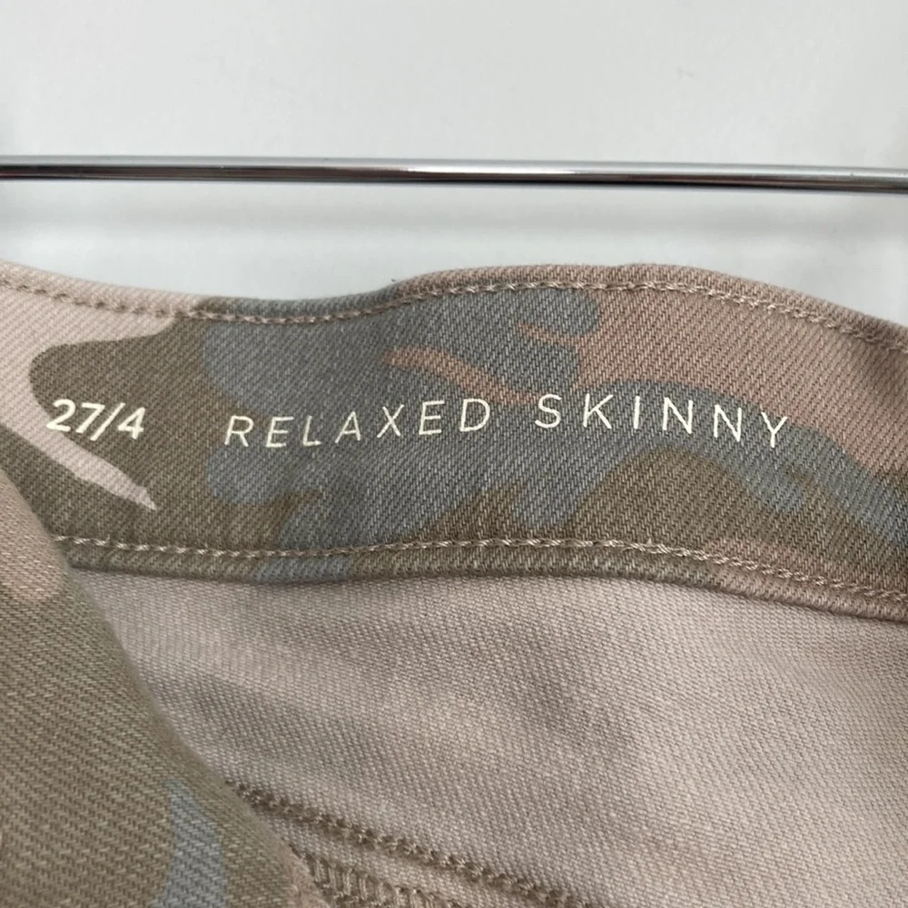 Loft| Faded Camo Relaxed Skinny Jeans sz27/4 - Picture 5 of 7